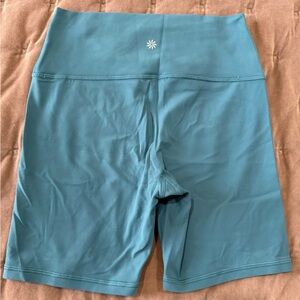 Athleta Transcend Bike Shorts 7” Size Medium